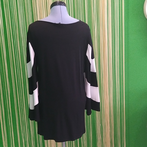 Too - Picture 3 of 4